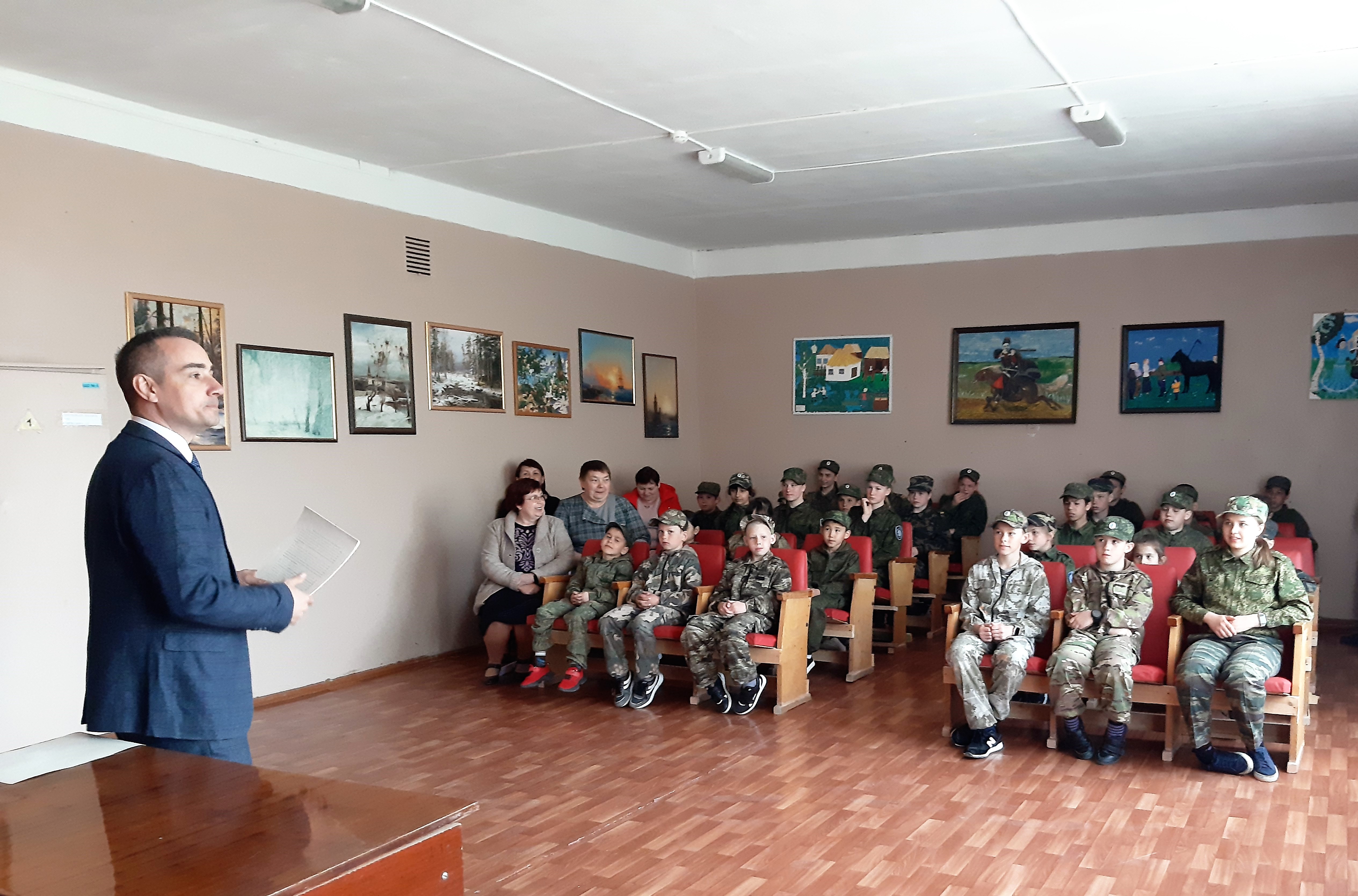 Дмитрий Алексеевич Киселев провел встречу с кадетами Македоновской школы.