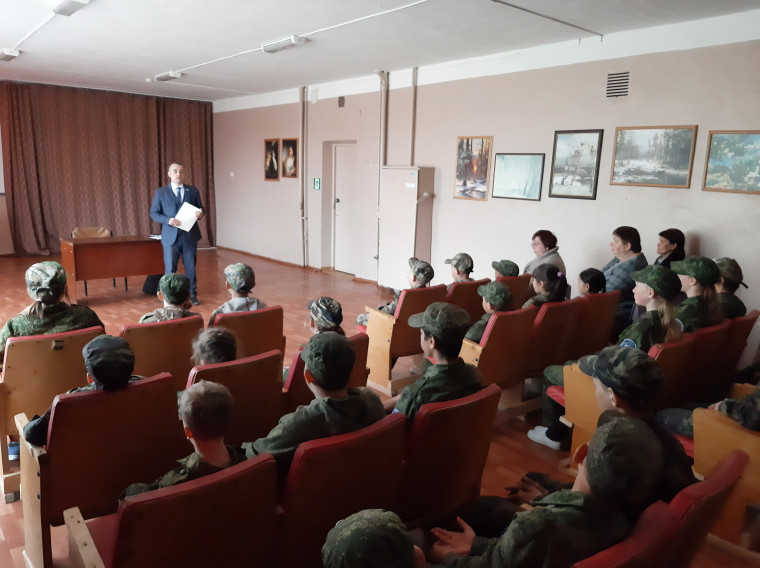 Дмитрий Алексеевич Киселев провел встречу с кадетами Македоновской школы.